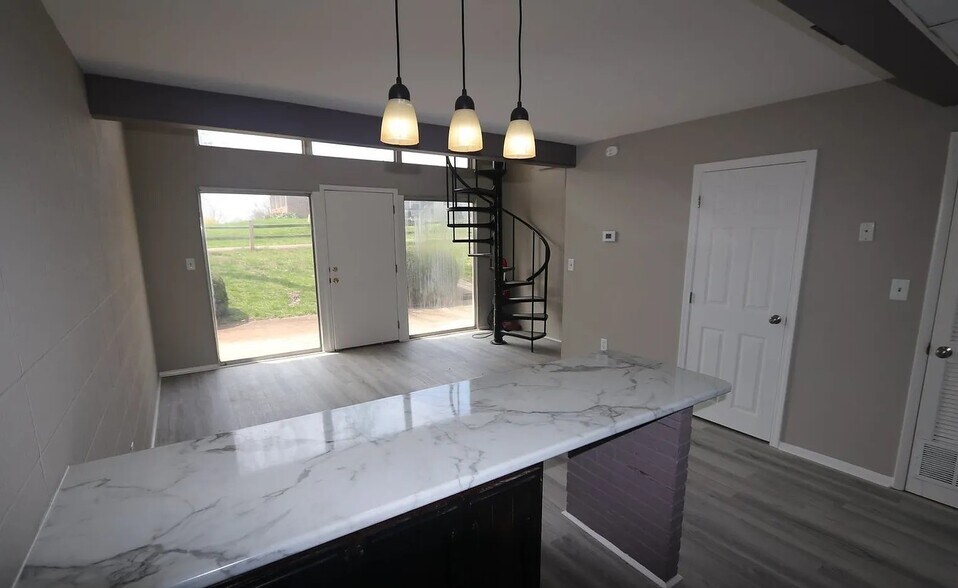 Building Photo - 765 Lonedell Rd