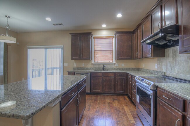 Building Photo - 2298 Dewey Dr
