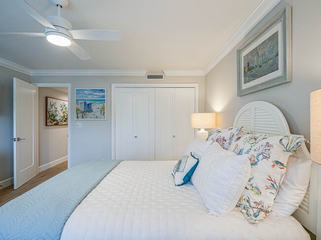 Building Photo - 8444 Oceanside Dr