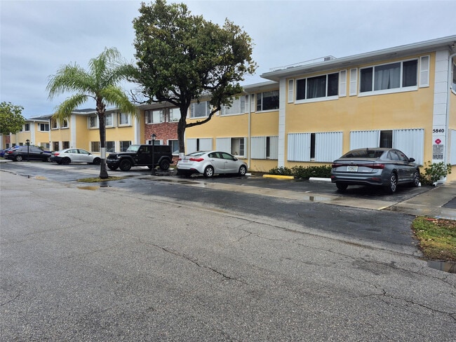 Building Photo - 5840 NE 22nd Way