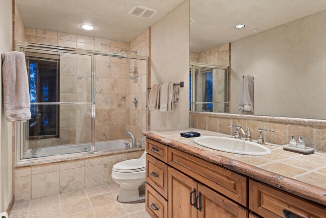 Building Photo - 395 Silverlode Dr