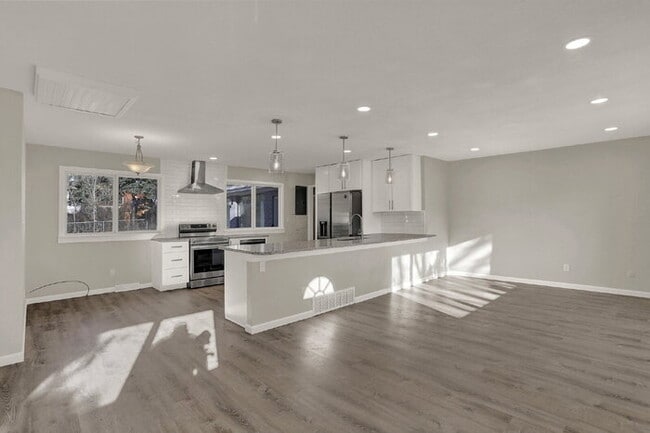 Building Photo - Westside Gem! 4 Beds, 3 Baths, Over 2,500 ...