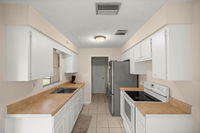 Building Photo - 88 S Adams St