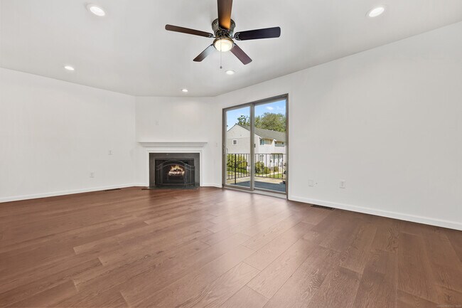 Building Photo - 75 Cos Cob Ave