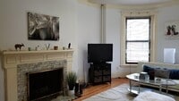 Building Photo - 924 Beacon St