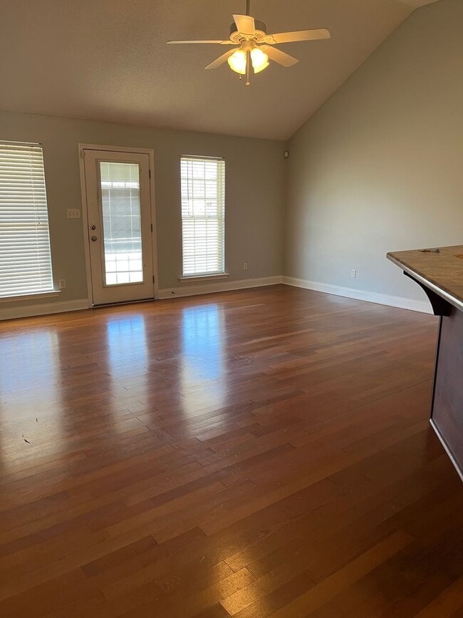 Building Photo - 1330 Lovers Lane Rd