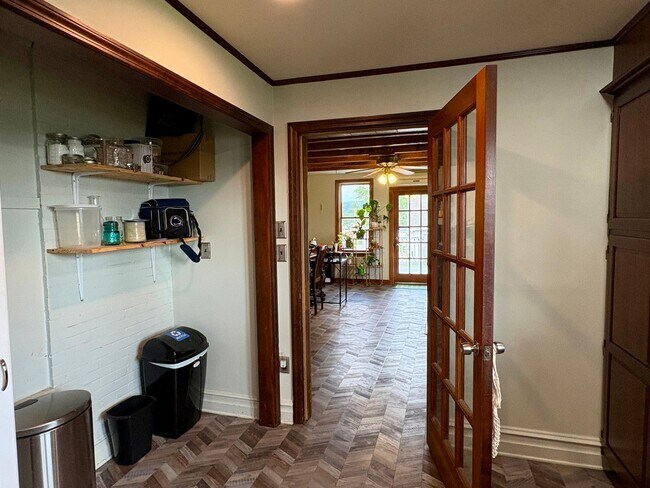 Building Photo - Large 4 bedroom house near Waynesboro Hospital