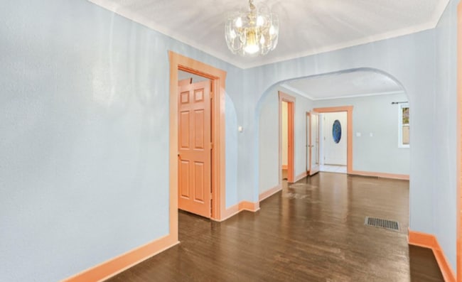 Building Photo - Updated 3br/2ba home with bonus room and fenced back yard in NE Sumner Neighborhood