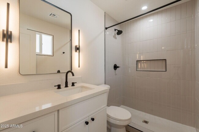 Building Photo - 1530 E Alameda Dr