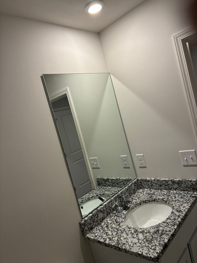 Building Photo - 105 S Osprey Ct