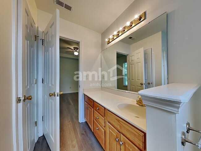 Building Photo - 2436 Carmathen Rd