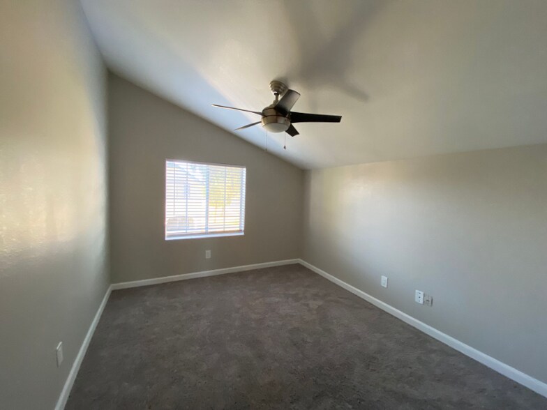 Building Photo - 2333 W Garden Dr