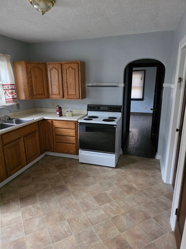 Building Photo - 832 N Emerson Ave