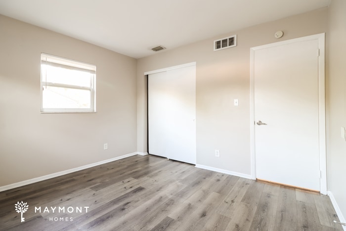 Building Photo - 779 Lynndale St N