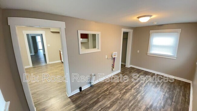 Building Photo - 252 McClure St