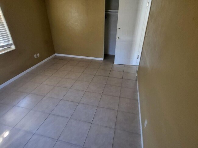 Building Photo - 4379 Neptune Dr SE