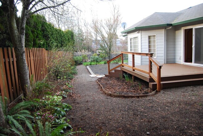 Building Photo - Charming & Well-Maintained Single-Story Home in McMinnville