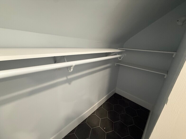 Building Photo - 1367 Burdette Ave