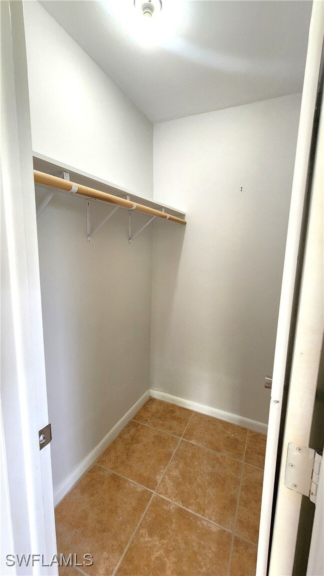 Building Photo - 4615 SE 4th Pl