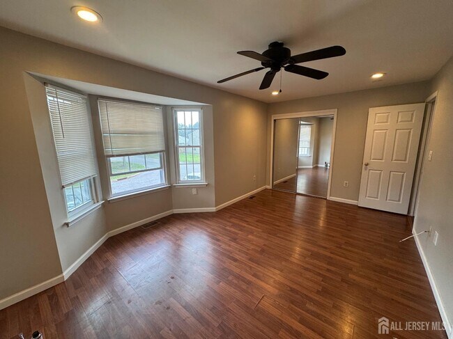 Building Photo - 10 Cosgrove Ct