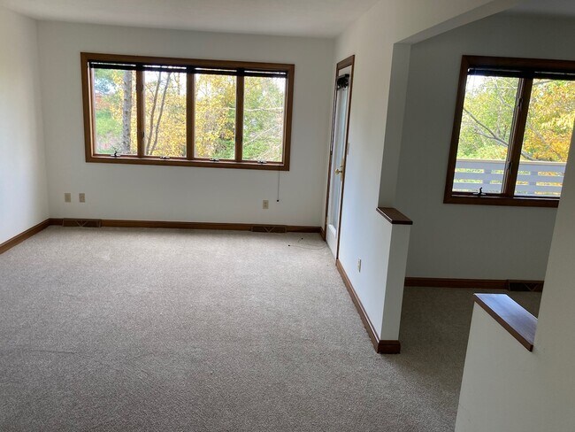 Family Room w/view to Dining Room - Juno Place Townhomes