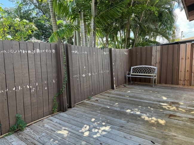 Building Photo - 602 NE 38th St