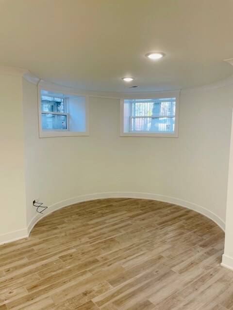 Building Photo - 843 W Wellington Ave