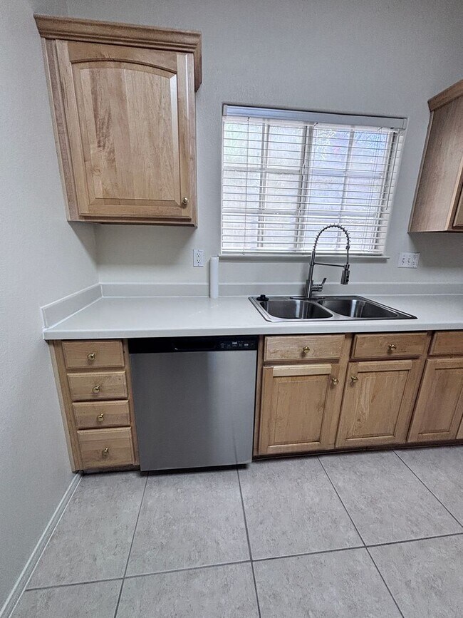 Building Photo - 5117 Elm Grove Dr