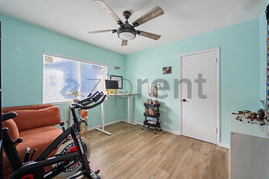 Building Photo - Unit