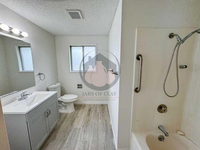 Building Photo - Beautifully Renovated Home -
