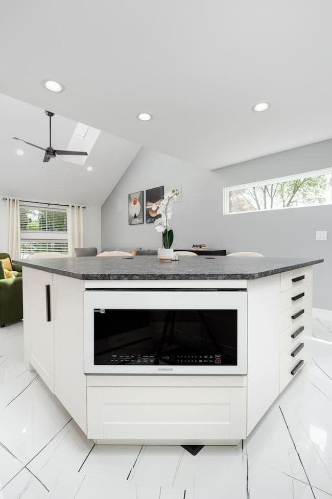 Building Photo - 4016 Eaton Dr