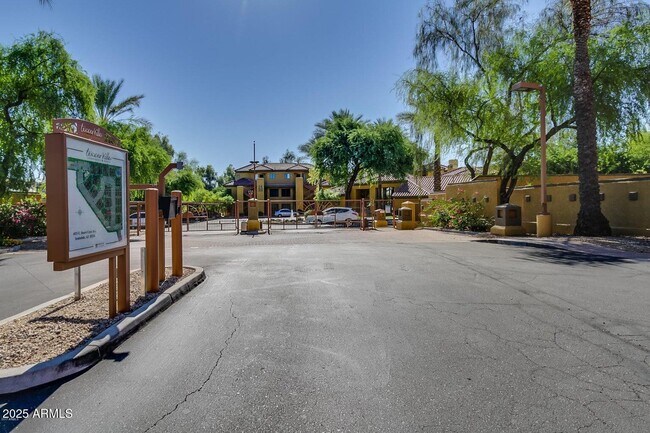 Building Photo - 4925 E Desert Cove Ave