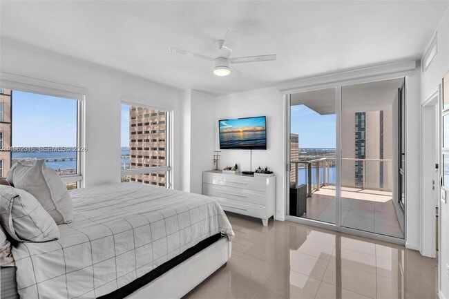 Building Photo - 300 S Biscayne Blvd