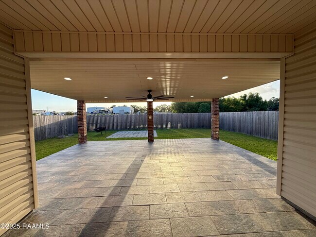 Building Photo - 200 Broussard Hl Dr