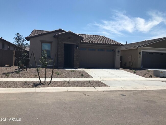 Primary Photo - 1331 E Maldonado Dr