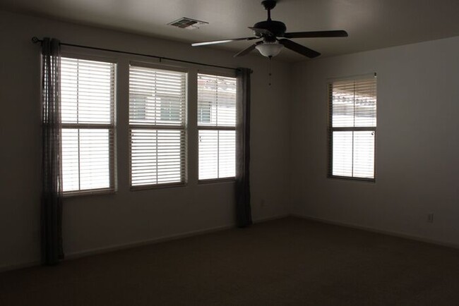 Building Photo - Great Gilbert Location!