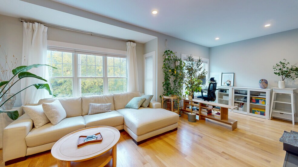 Building Photo - 186 Havre St