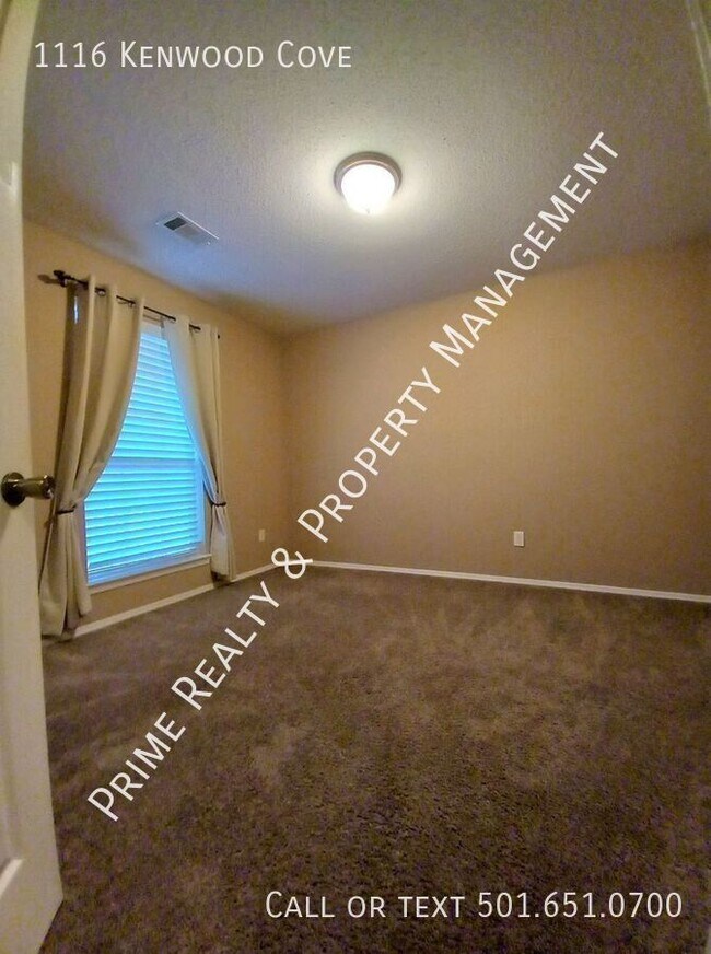 Building Photo - 1116 Kenwood Cove