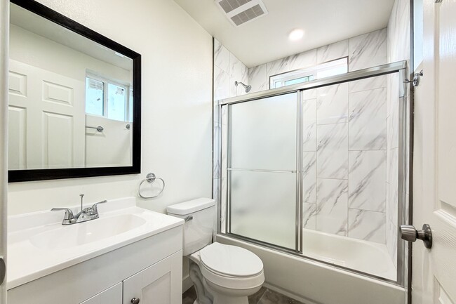 Building Photo - Brand New Luxury 4 & 5 Bed Units