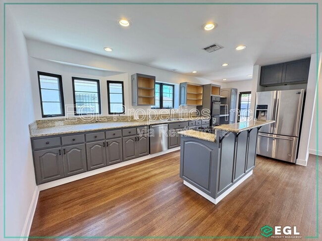 Building Photo - 3927 Degnan Blvd