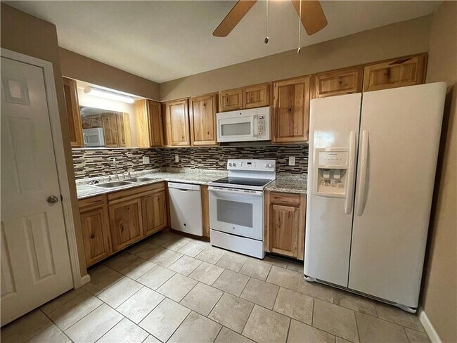 Building Photo - 2010 Cypress Pl