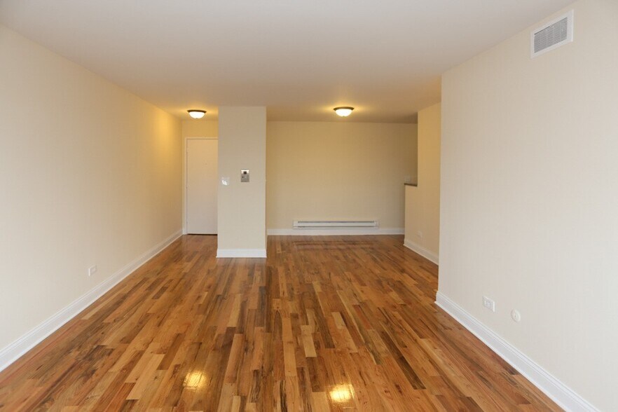 Building Photo - 567 W Arlington Pl