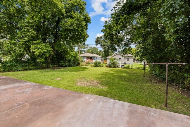 Building Photo - Charming 2 Bedroom, 2 Bathroom house
