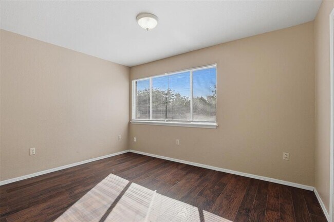 Building Photo - 1628 Claudia Dr