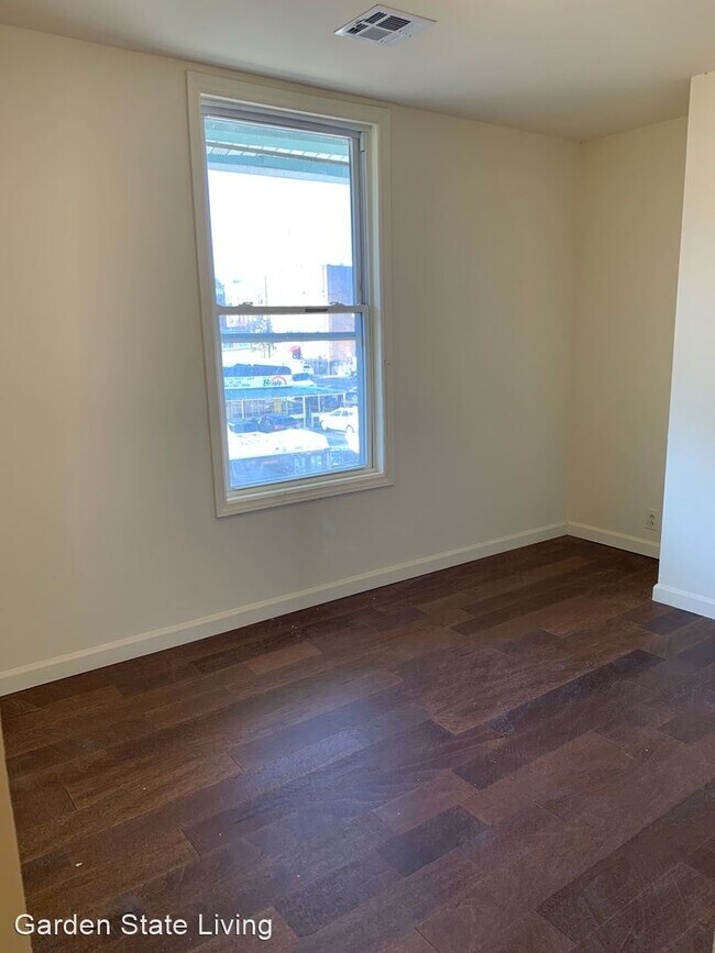 Building Photo - 7 br, 4 bath House - 253 Roseville Avenue