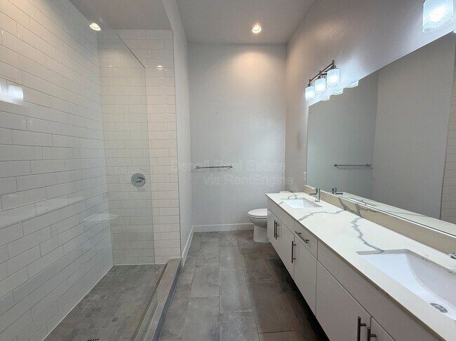 Building Photo - 3131 N Central Ave