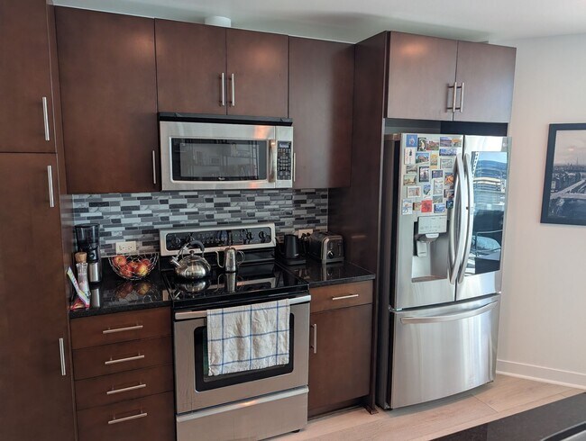 Building Photo - Luxury 1 Bedroom + Den - Breathtaking Mountain Views