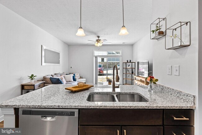 Building Photo - 3040 Larkwood Cir