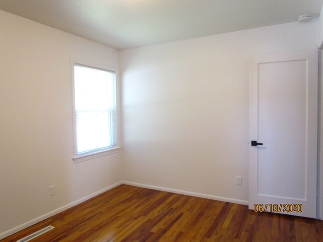 Building Photo - Roommate Needed for 3 Bed Home Close to Bo...