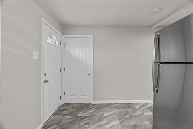 Building Photo - Stunning Brick Duplex with private partially finished basement in Kirkwood